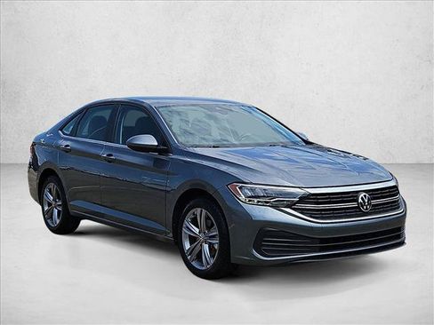 Used 2024 Volkswagen Jetta SE FWD image 3