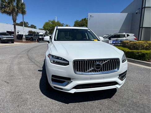 Used 2023 Volvo XC90 B6 Plus image 5