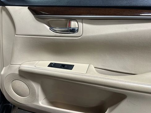 Used 2013 Lexus ES 350 w/ Luxury Pkg image 17