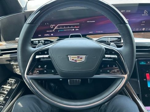 Certified 2025 Cadillac Escalade Sport Platinum w/ LPO, ONYX Package AWD/4WD image 17