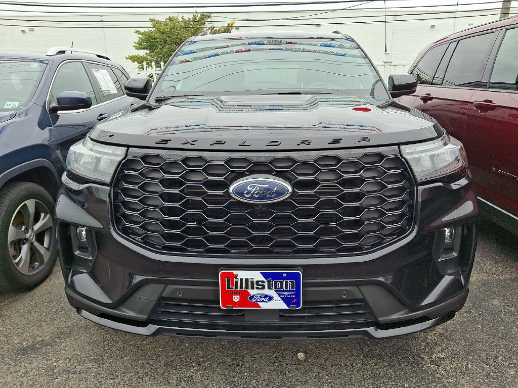 Used 2025 Ford Explorer ST-Line AWD/4WD image 2