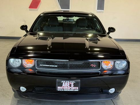 Used 2014 Dodge Challenger R/T RWD image 2