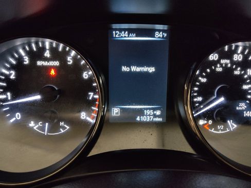 Used 2017 Nissan Rogue S AWD/4WD image 23