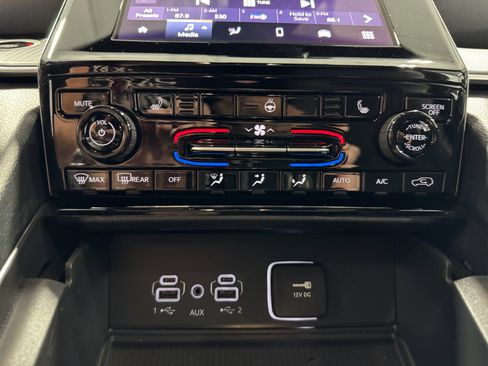 New 2025 Jeep Grand Cherokee L Altitude image 39