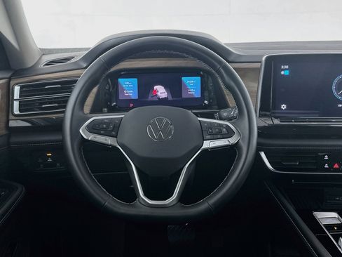 Used 2025 Volkswagen Atlas SE FWD image 18