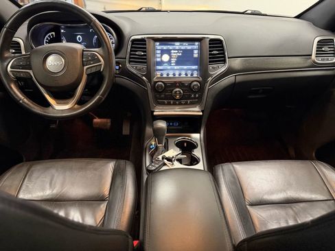Used 2018 Jeep Grand Cherokee Limited image 24