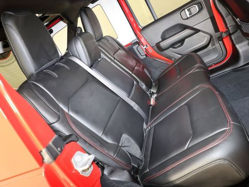 Used 2025 Jeep Wrangler Unlimited Rubicon AWD/4WD image 34