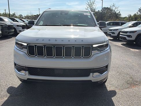 Used 2024 Jeep Wagoneer 4WD w/ Premium Group I image 3