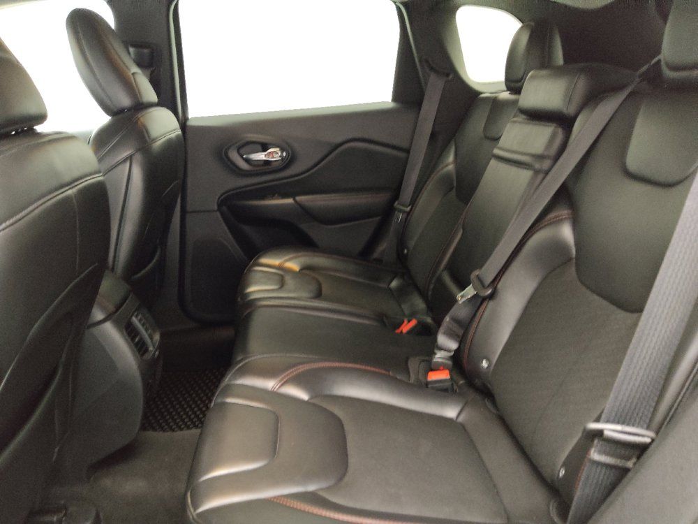 Used 2019 Jeep Cherokee Trailhawk w/ Comfort/Convenience Group AWD/4WD image 18