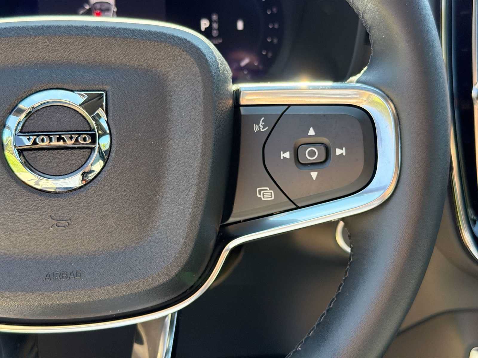 Used 2023 Volvo XC40 B5 Core w/ Convenience Package AWD/4WD image 21