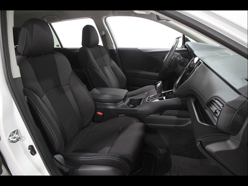 Used 2025 Subaru Outback Premium AWD/4WD image 17
