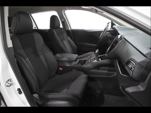 Used 2025 Subaru Outback Premium AWD/4WD image 17