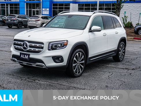 Used 2023 Mercedes-Benz GLB 250 w/ Premium Package image 4