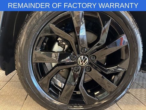 Used 2024 Volkswagen Taos SE w/ Panoramic Sunroof Package image 7