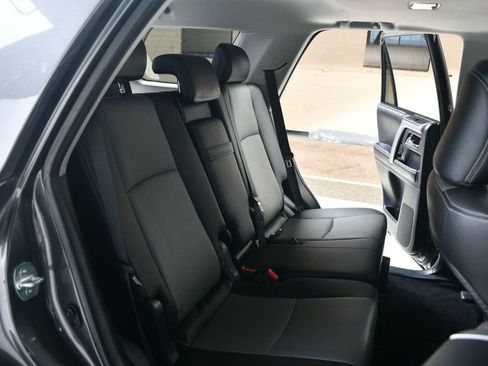 Used 2016 Toyota 4Runner SR5 Premium image 38