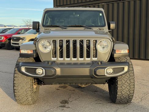 Used 2020 Jeep Gladiator Overland image 2