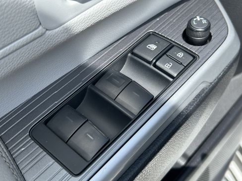 Certified 2025 Toyota Sienna LE FWD image 17