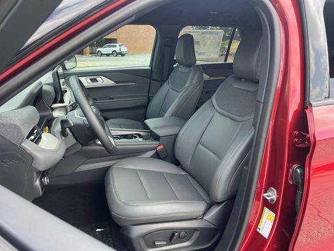 New 2027 Ford Explorer Active w/ Active Comfort Package RWD image 13