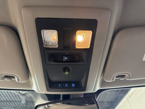Used 2014 RAM 1500 Laramie AWD/4WD image 29