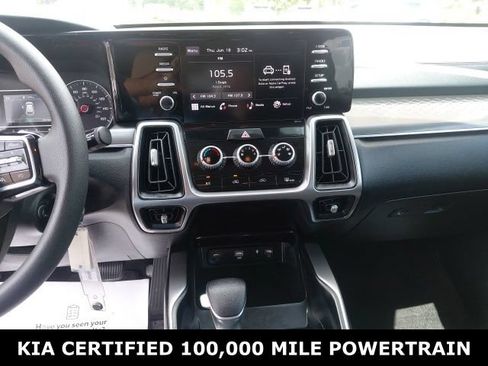 Used 2023 Kia Sorento LX FWD image 12