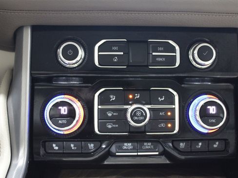 Used 2022 GMC Yukon XL Denali w/ Advanced Technology Package image 22