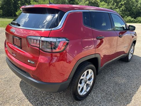 Used 2025 Jeep Compass Sport image 7