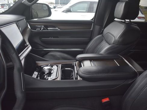 Used 2023 Jeep Grand Wagoneer 4WD image 5