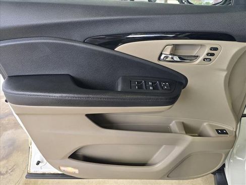 Used 2017 Honda Pilot Touring image 9