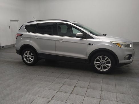 Used 2018 Ford Escape SE image 11