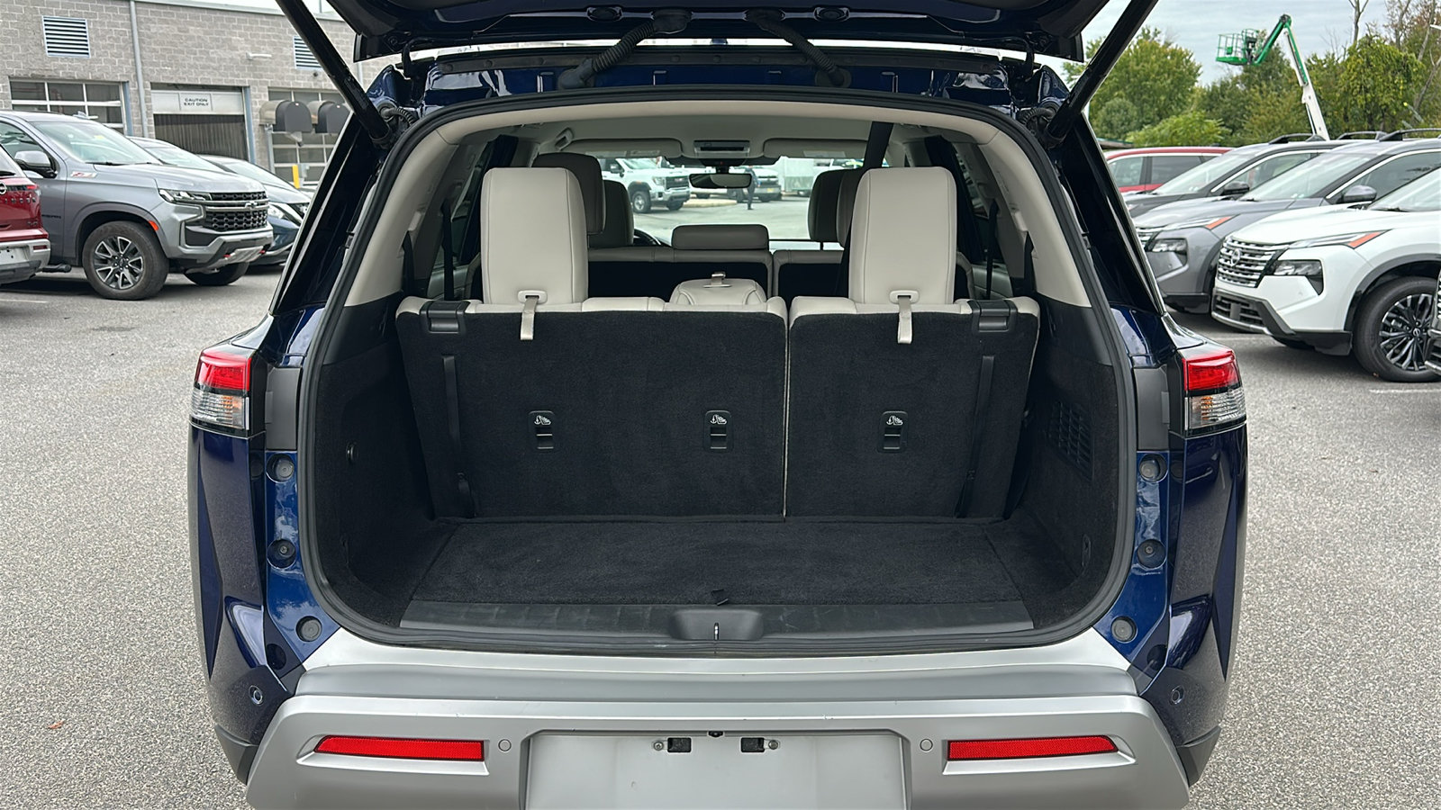 Certified 2025 Nissan Pathfinder SL AWD/4WD image 6