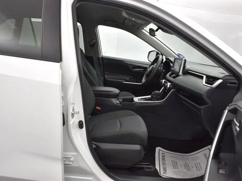 Used 2024 Toyota RAV4 XLE FWD image 17