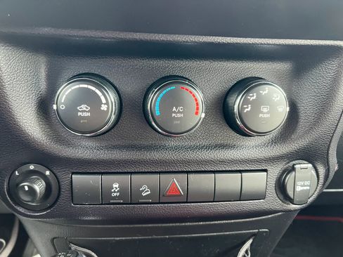 Used 2014 Jeep Wrangler Unlimited Sport w/ Quick Order Package 24S AWD/4WD image 19