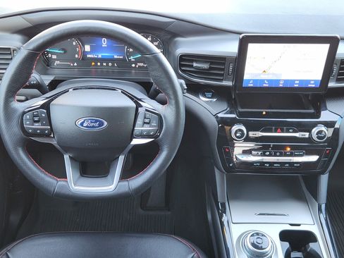 Used 2023 Ford Explorer ST-Line w/ Class IV Trailer Tow Package image 25