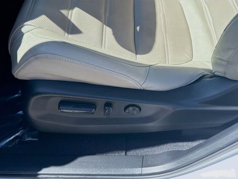 Used 2022 Honda CR-V EX-L image 17