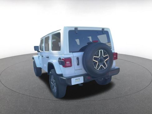 Used 2025 Jeep Wrangler Sahara image 11