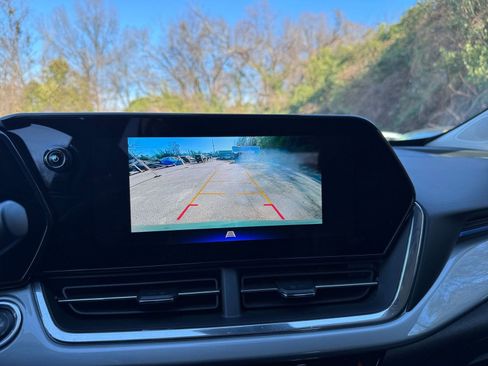 Used 2025 Chevrolet Trax LT image 17