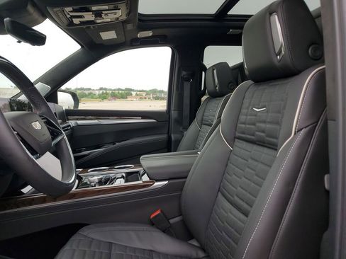 Certified 2025 Cadillac Escalade Sport Platinum w/ LPO, Floor Liner Package image 21