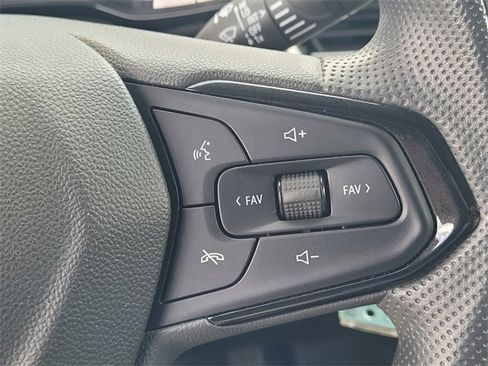 Certified 2025 Chevrolet Trax LS image 14