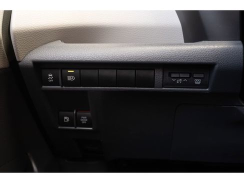 Used 2022 Toyota Sienna Limited FWD image 27