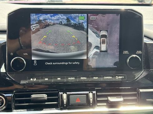 Used 2023 Nissan Pathfinder SL AWD/4WD image 26