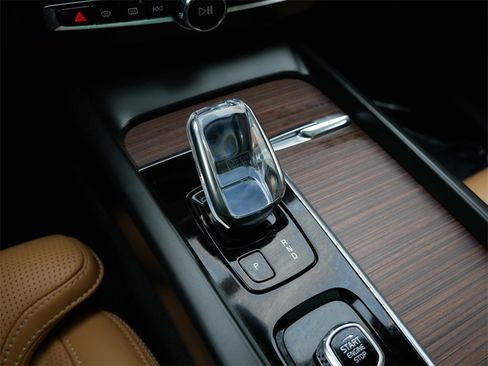 Used 2022 Volvo XC60 T8 Inscription w/ Advanced Package image 22