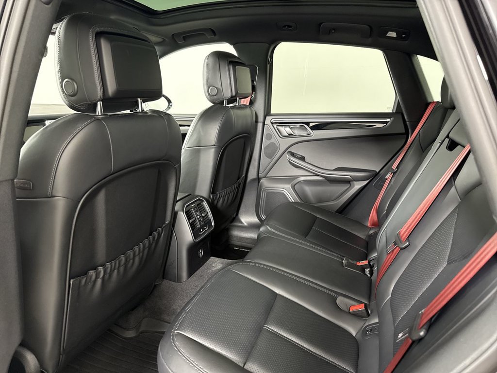 Certified 2023 Porsche Macan AWD/4WD image 26