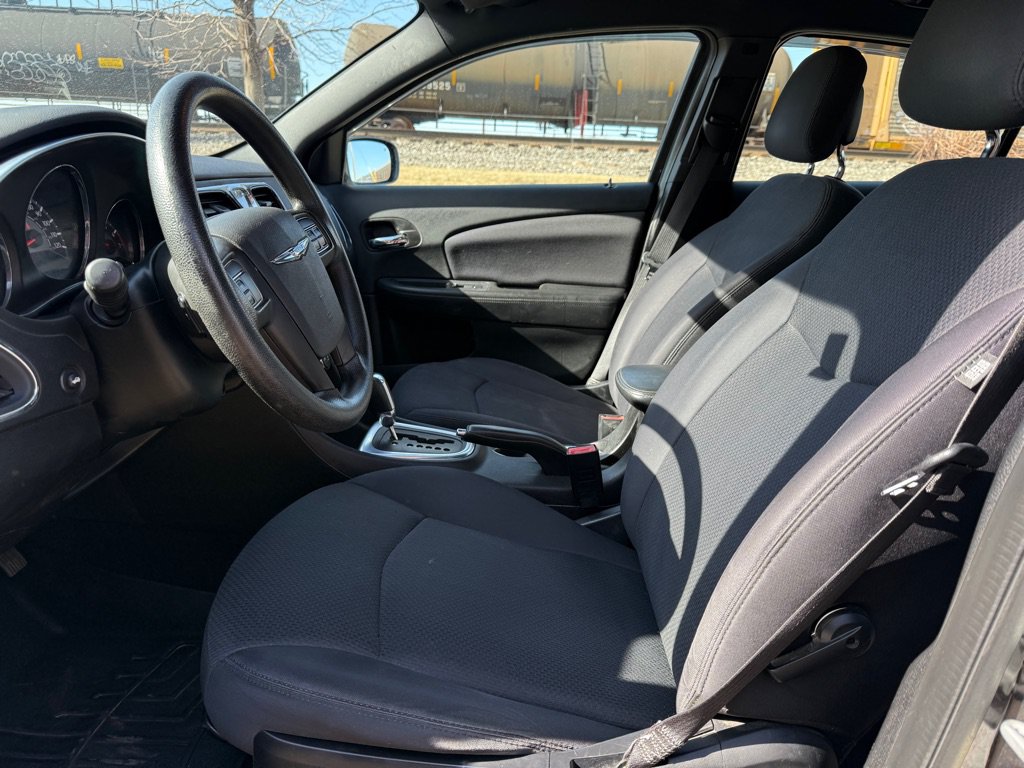 Used 2013 Chrysler 200 LX FWD image 8