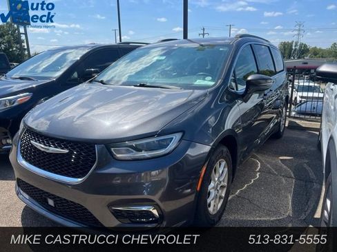Used 2022 Chrysler Pacifica Touring-L FWD image 1