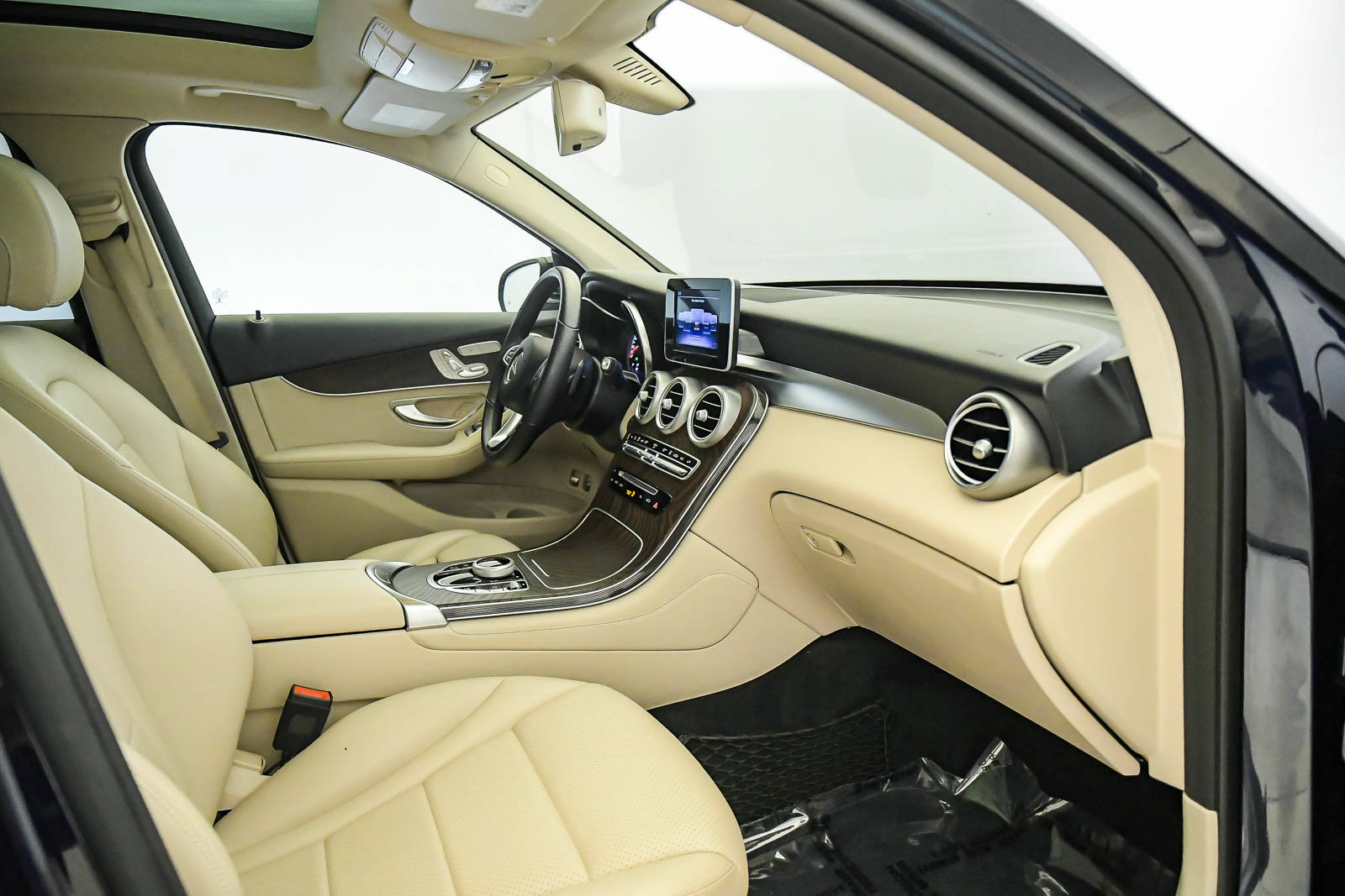 Used 2019 Mercedes-Benz GLC 350e 4MATIC image 15