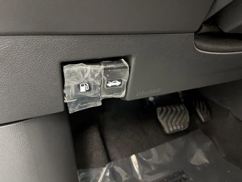 New 2025 Nissan Versa SV w/ Trunk Package image 34