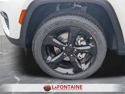 New 2025 Jeep Grand Cherokee Altitude image 33