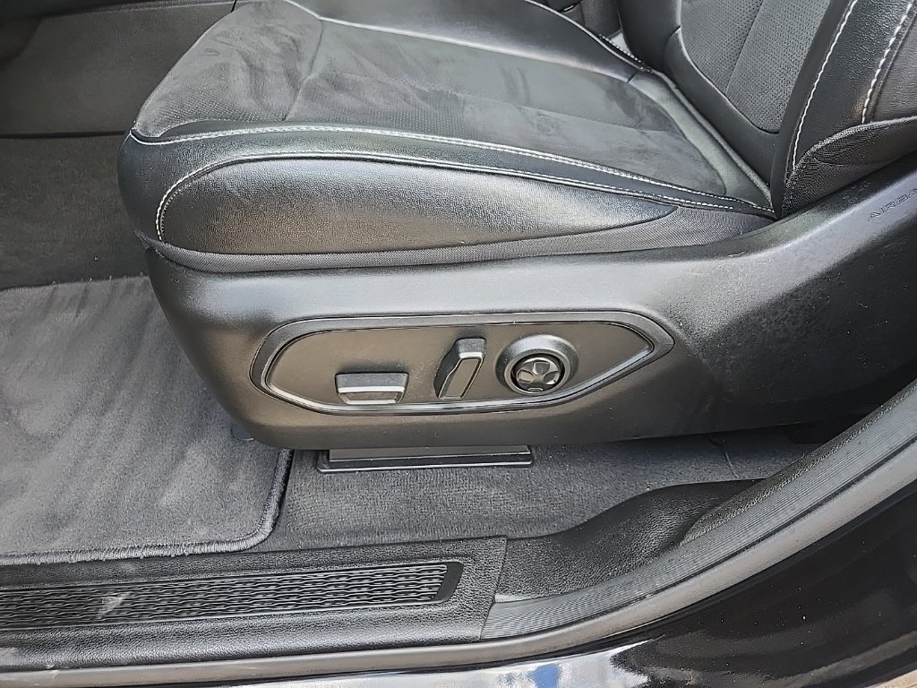 Used 2024 Jeep Grand Cherokee L Altitude AWD/4WD image 12