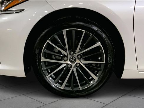 Certified 2022 Lexus ES 350 w/ Premium Package image 10