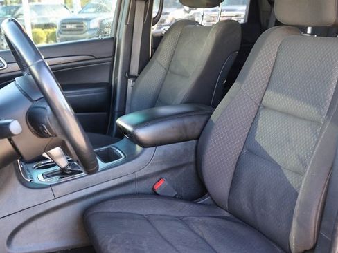 Used 2020 Jeep Grand Cherokee Laredo w/ Security & Convenience Group image 11